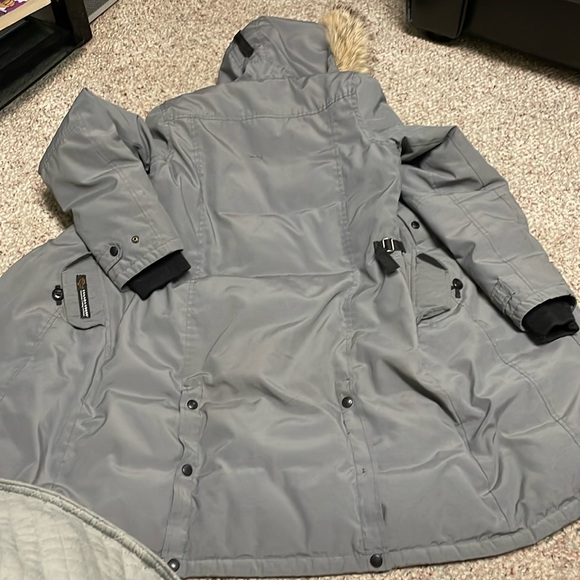 Canada Goose trillium parka - Picture 14 of 15